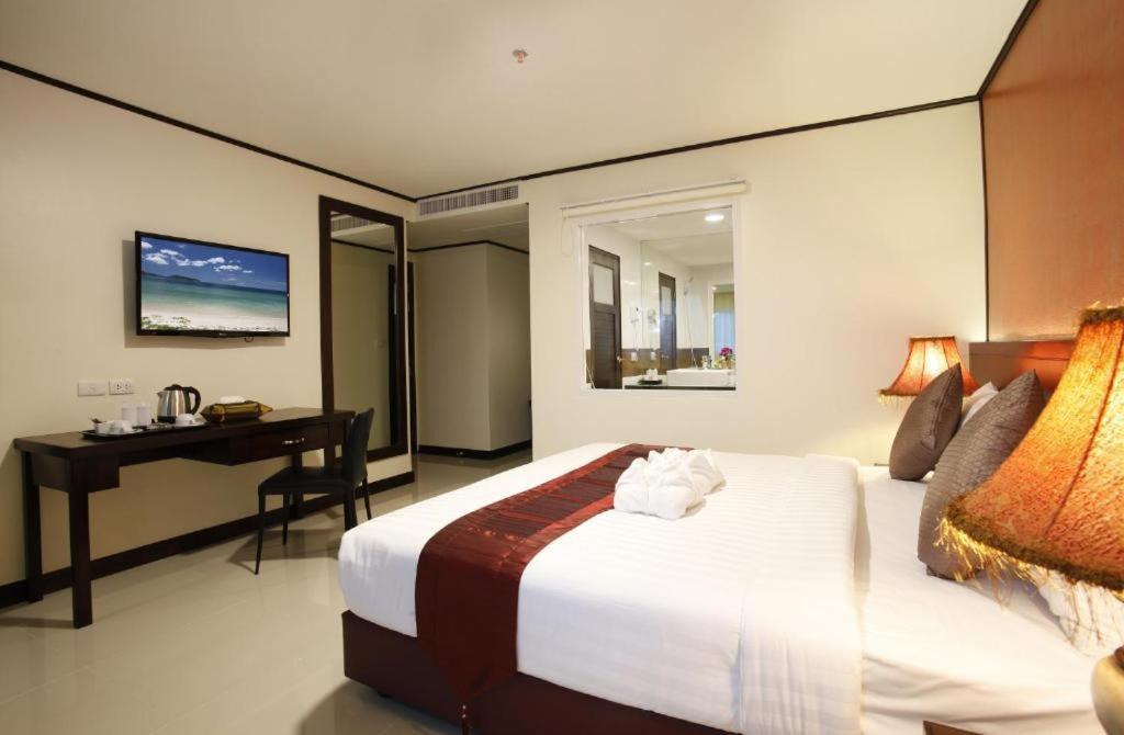 Orchid Resortel Patong Esterno foto