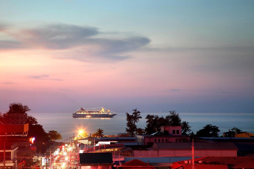 Orchid Resortel Patong Esterno foto